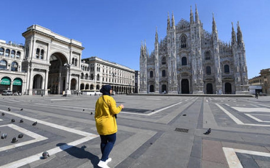Piazza Duomo a Milano deserta