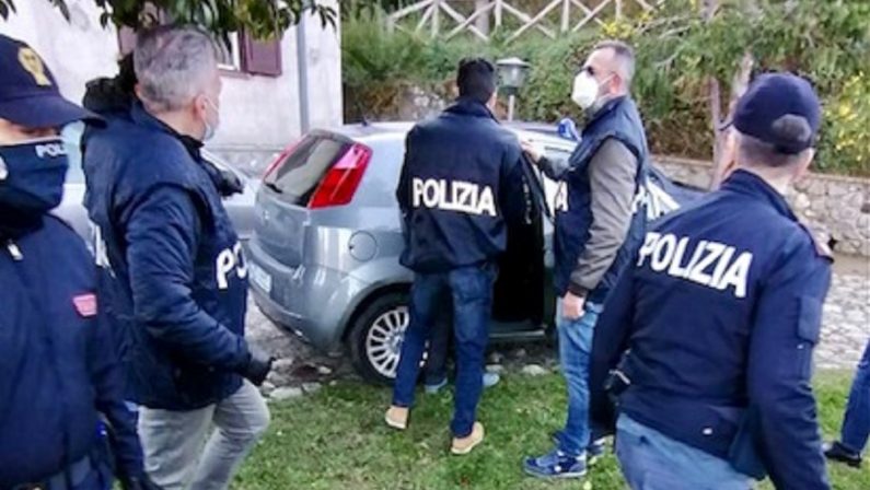 Terrorismo: chat jihadiste e manuali per attentati, cittadino italiano arrestato in provincia di Cosenza