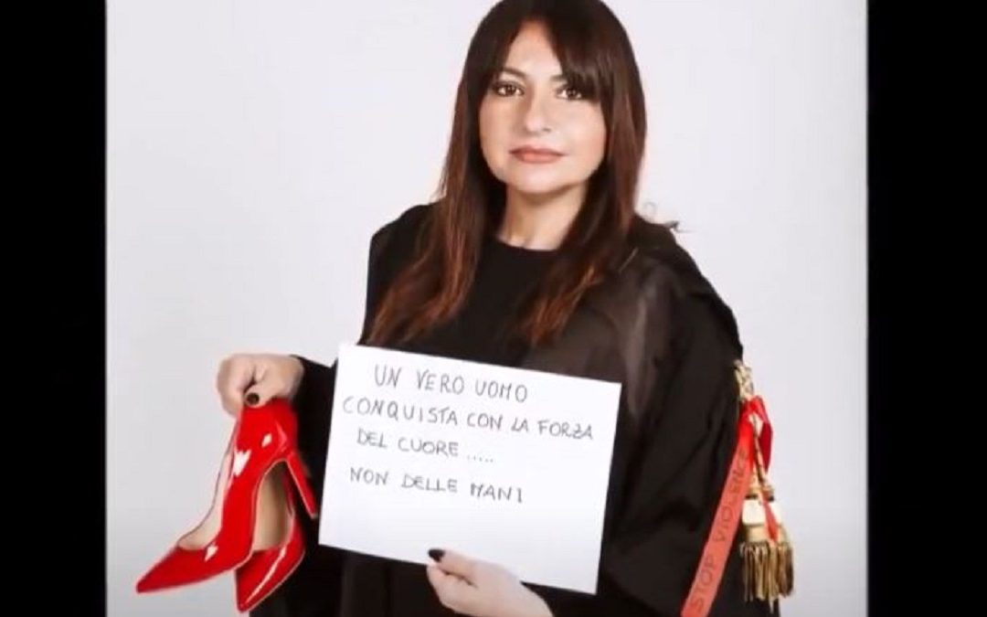 Giornata contro la violenza sulle donne, l’iniziativa degli avvocati vibonesi – VIDEO