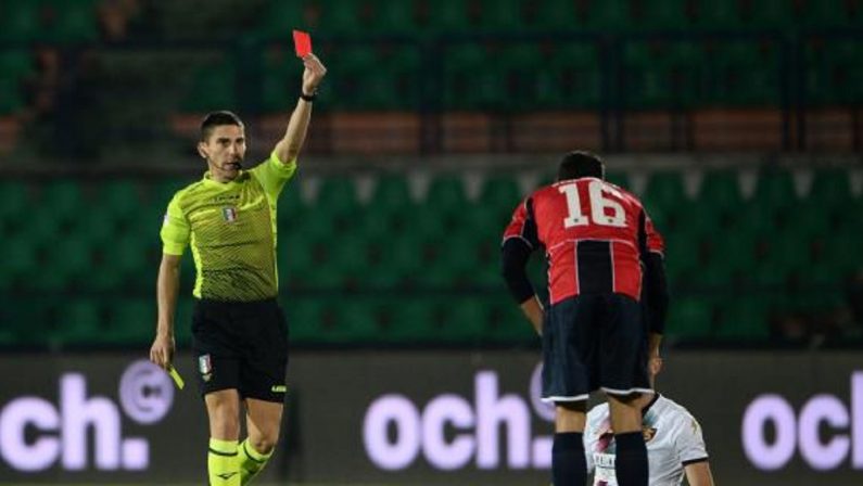 Cosenza-Salernitana, da 12 a 10 uomini in pochi minuti per il pasticcio cambi: pronto il reclamo del club