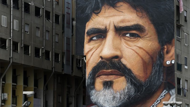 Il mito di Maradona: l'addio commosso del mondo al Pibe de Oro