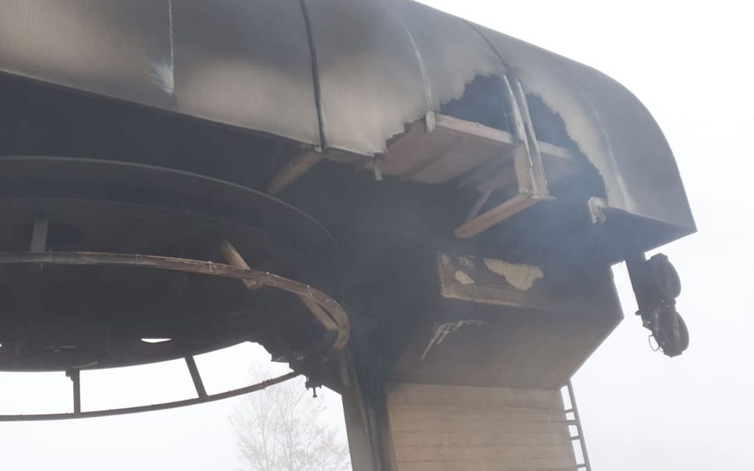 La seggiovia danneggiata dal rogo