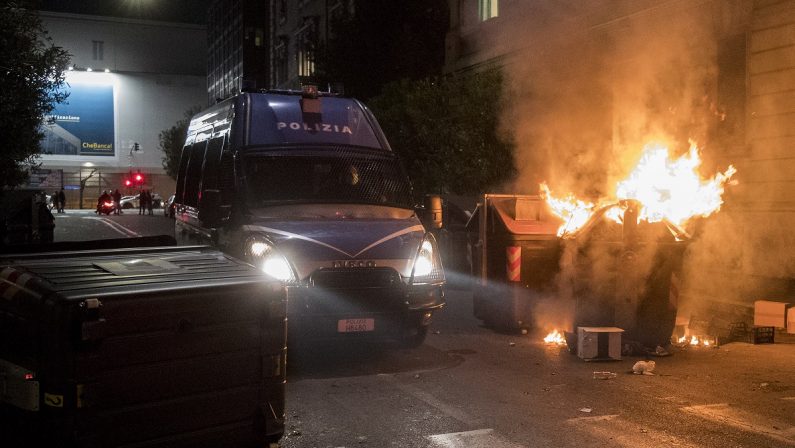 Dalle canzoni sui balconi alle proteste in piazza