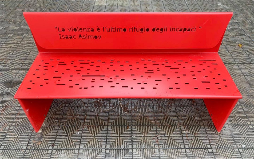 La panchina rossa installata a Reggio Calabria