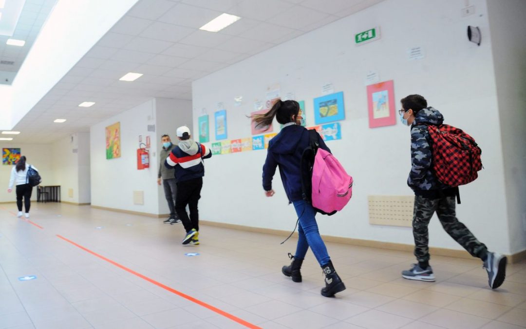 I bambini vogliono la scuola in presenza, tecnologica e laboratoriale
