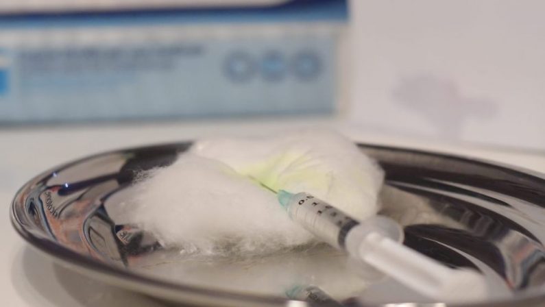 Covid, al via il reclutamento di medici e infermieri per i vaccini