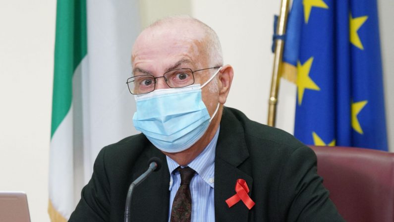 Rezza “incidenza Covid alta e calo lento, non abbassare la guardia”