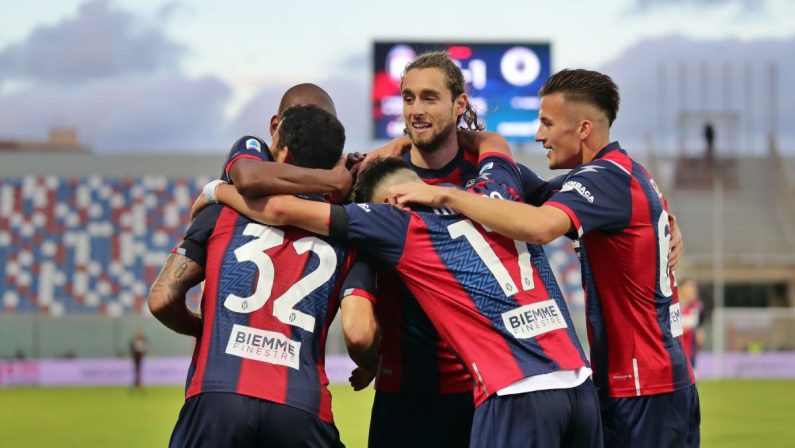 Crotone prima vittoria in campionato, Spezia battuto 4-1