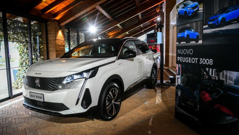 Nuovo design e tanta tecnologia per Peugeot 3008 e 5008