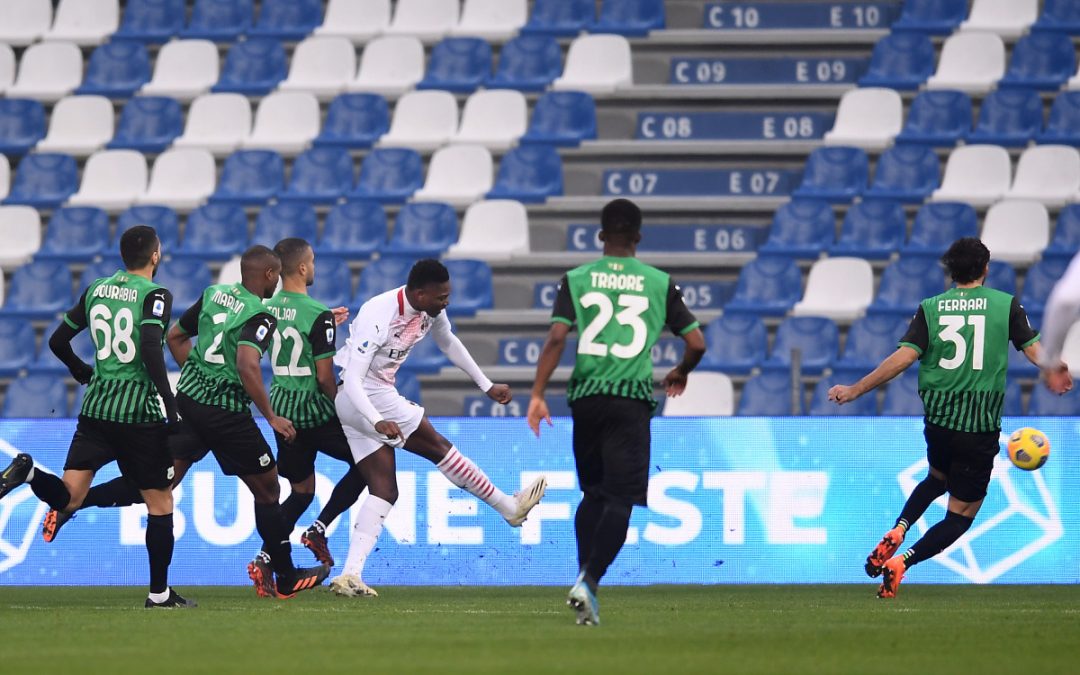 Milan vince e resta in testa, Inter tiene il passo