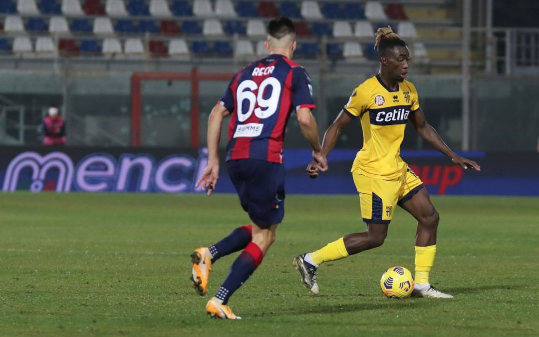 Messias trascina il Crotone, Parma sconfitto per 2-1