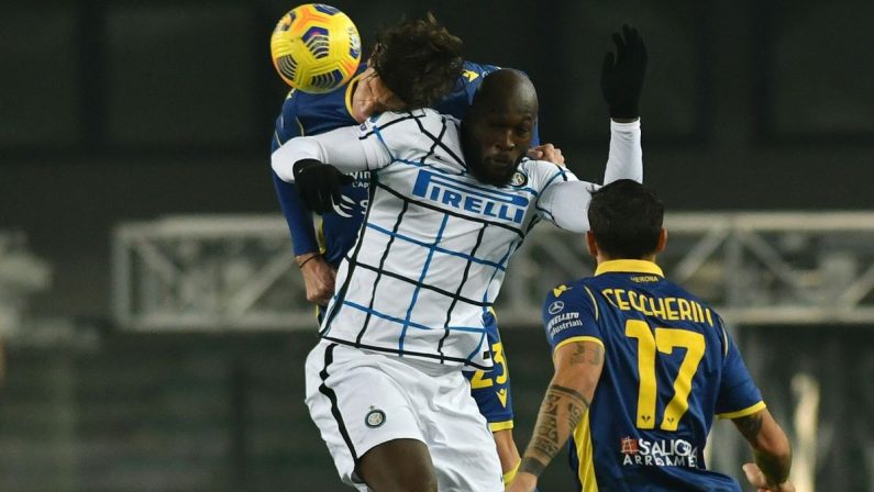 Inter chiude l’anno con una vittoria, Verona battuto 2-1