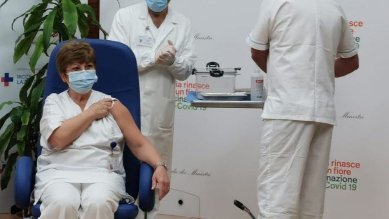 Vaccino-day, somministrate le prime dosi allo Spallanzani