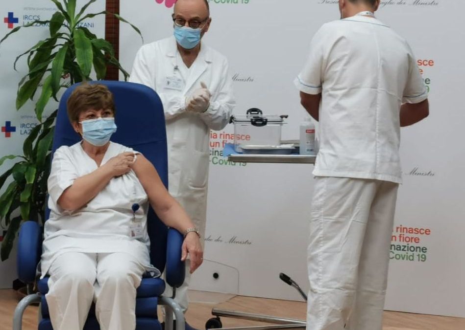 Vaccino-day, somministrate le prime dosi allo Spallanzani