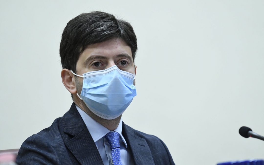 Vaccino-day, Speranza “oggi luce del giorno ma ancora cautela”