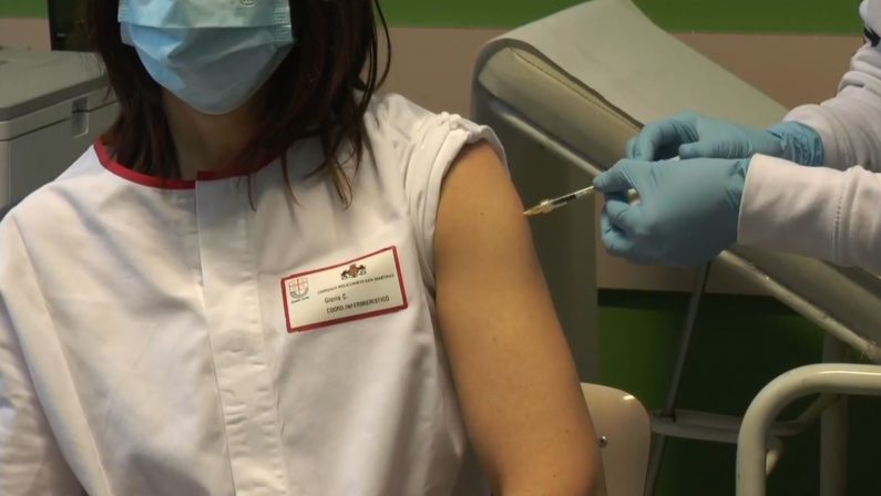 Vaccino-day, somministrata prima dose in Liguria