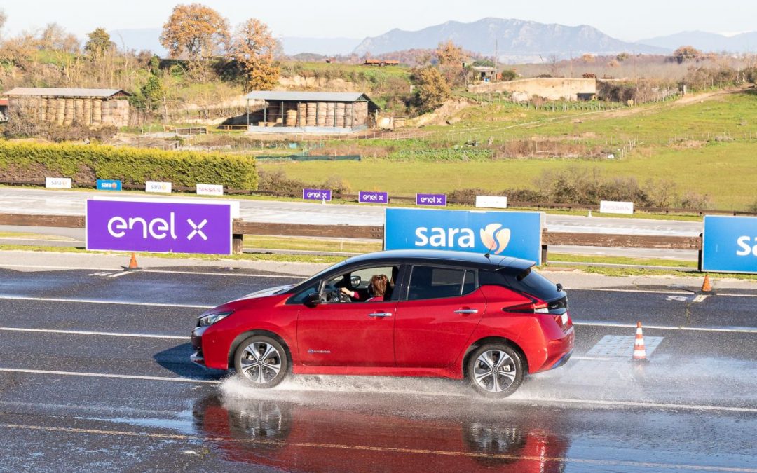 A scuola guida di mobilità elettrica con Nissan e UNASCA