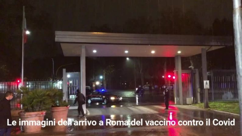 Il vaccino contro il Covid è arrivato a Roma. Le immagini