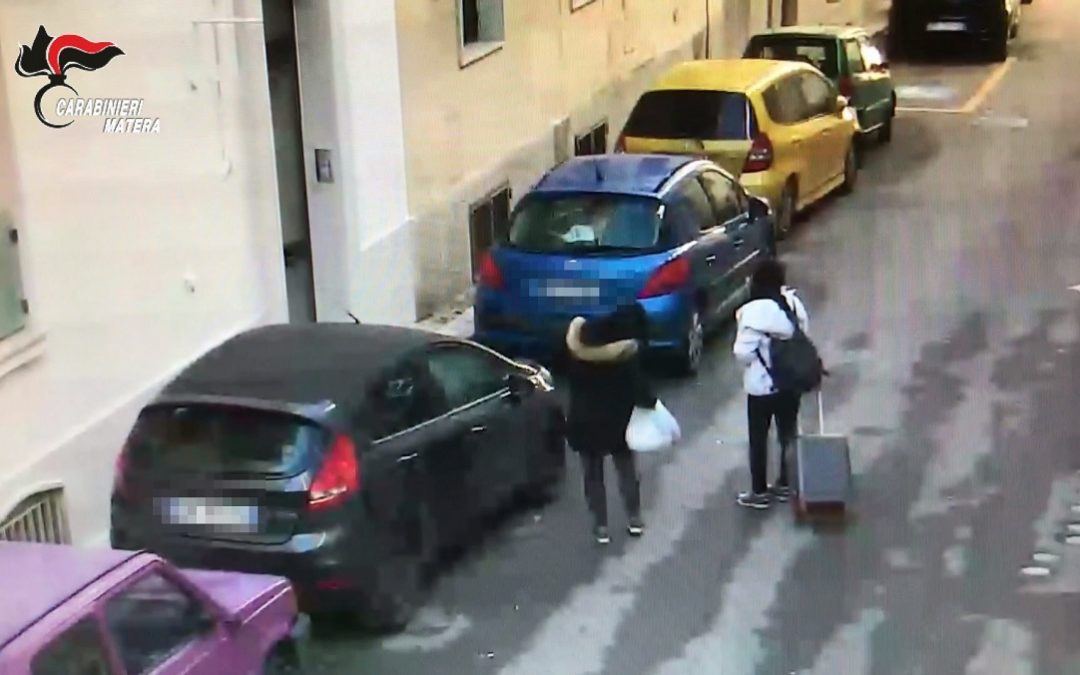 Prostituzione, scoperta un’organizzazione italo-cinese con base a Matera: quattro arresti