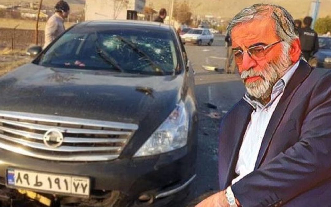 Lo scienziato nucleare iraniano Mohsen Fakhrizadeh e l’auto su cui viaggiava