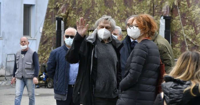 Sopralluogo di Gino Strada a Crotone: «In Calabria cattiva gestione e sanità pubblica distrutta»