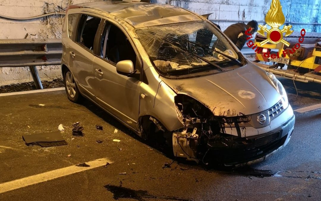 Una delle auto coinvolte nell'incidente