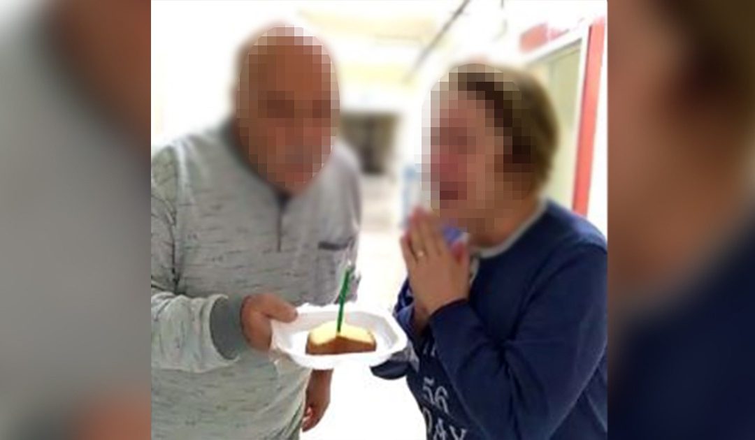 La coppia festeggia l'anniversario in ospedale