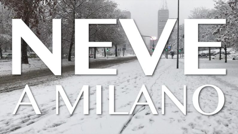 Milano si risveglia sotto la neve