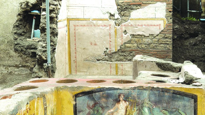 La scoperta a Pompei, ancora cibo nelle pentole