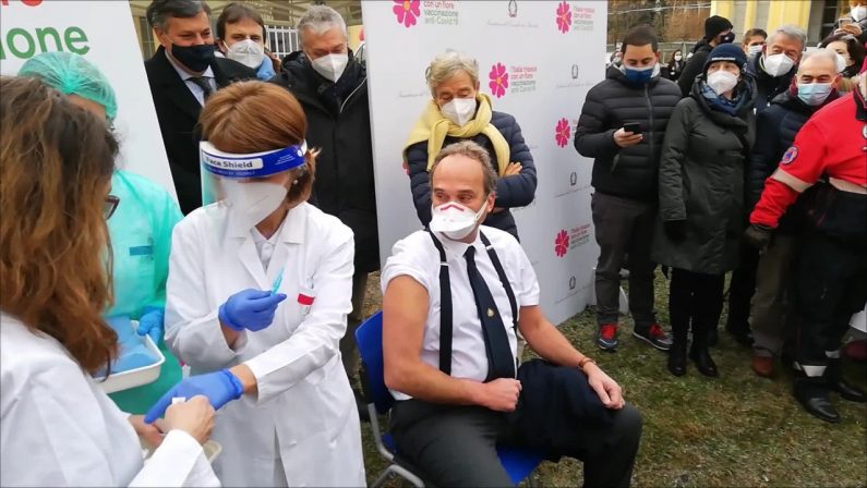 Vaccino-day, a Torino il primo vaccinato in Piemonte