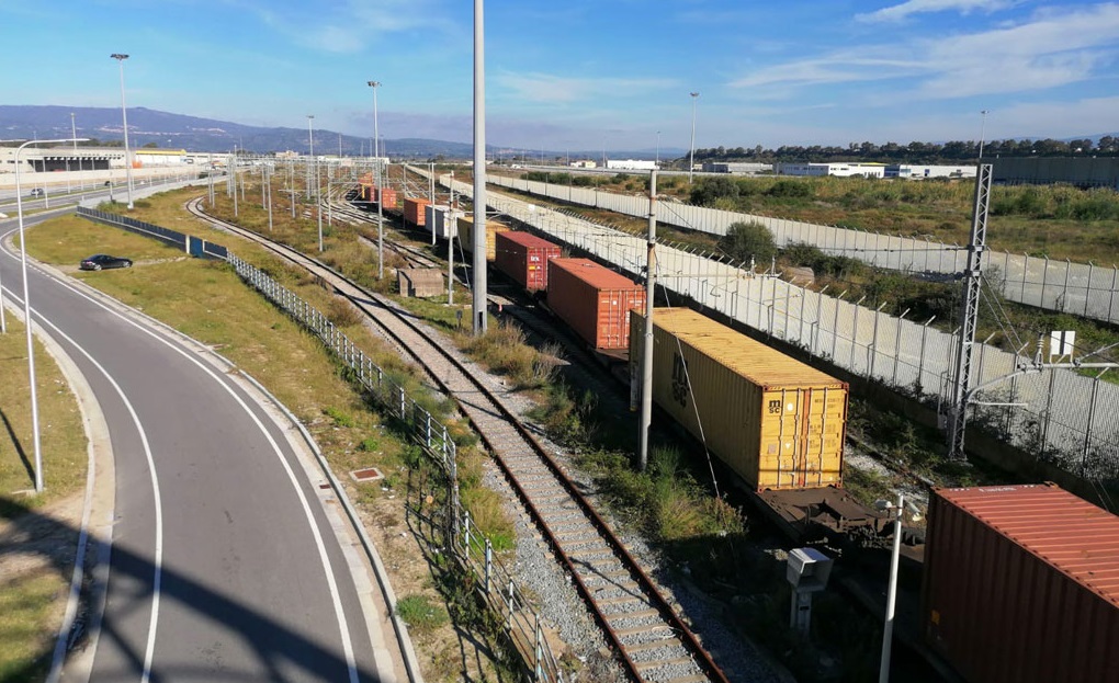 Svolta per il porto di Gioia Tauro, primo treno merci. De Micheli: «Ora più competitivo»