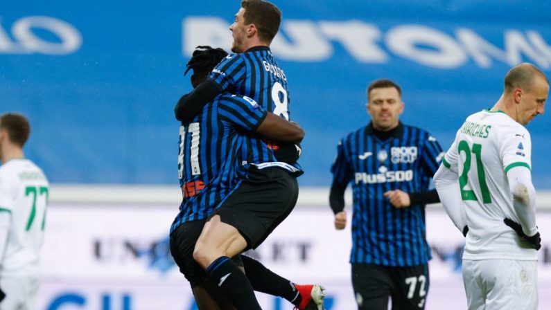 Il punto sulla Serie A, la Roma resta terza, Napoli espugna Cagliari, manita Atalanta