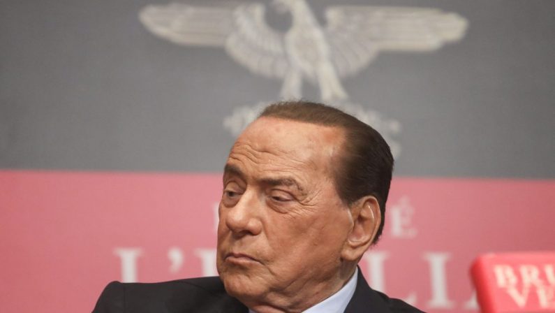 Berlusconi “Collaboriamo ma servono risposte su vaccini e recovery”