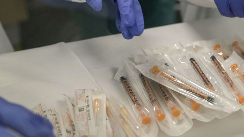 Coronavirus, somministrate oltre 122 mila dosi di vaccino