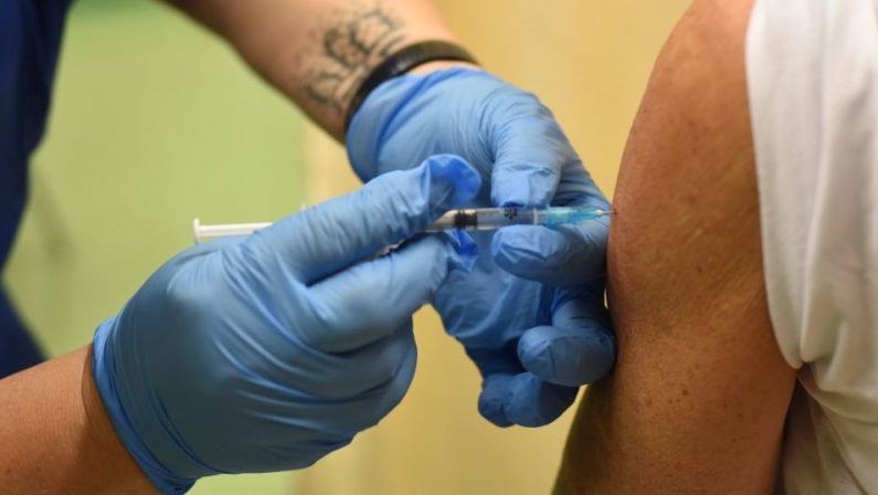 Vaccino anticovid: somministrazione in Calabria al 72%, arrivate le prime fiale di Moderna