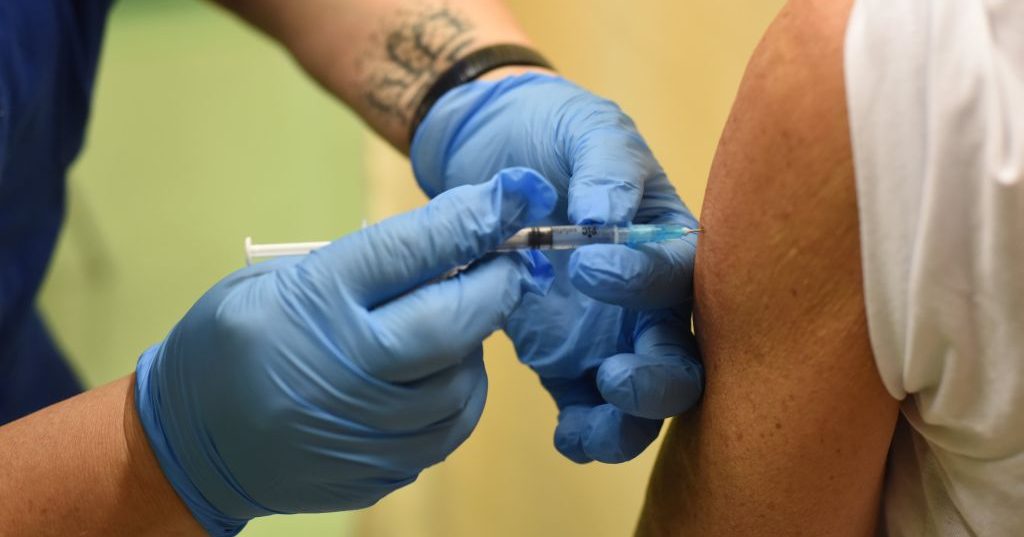 Vaccini over 80, Reggio trascina in basso la regione