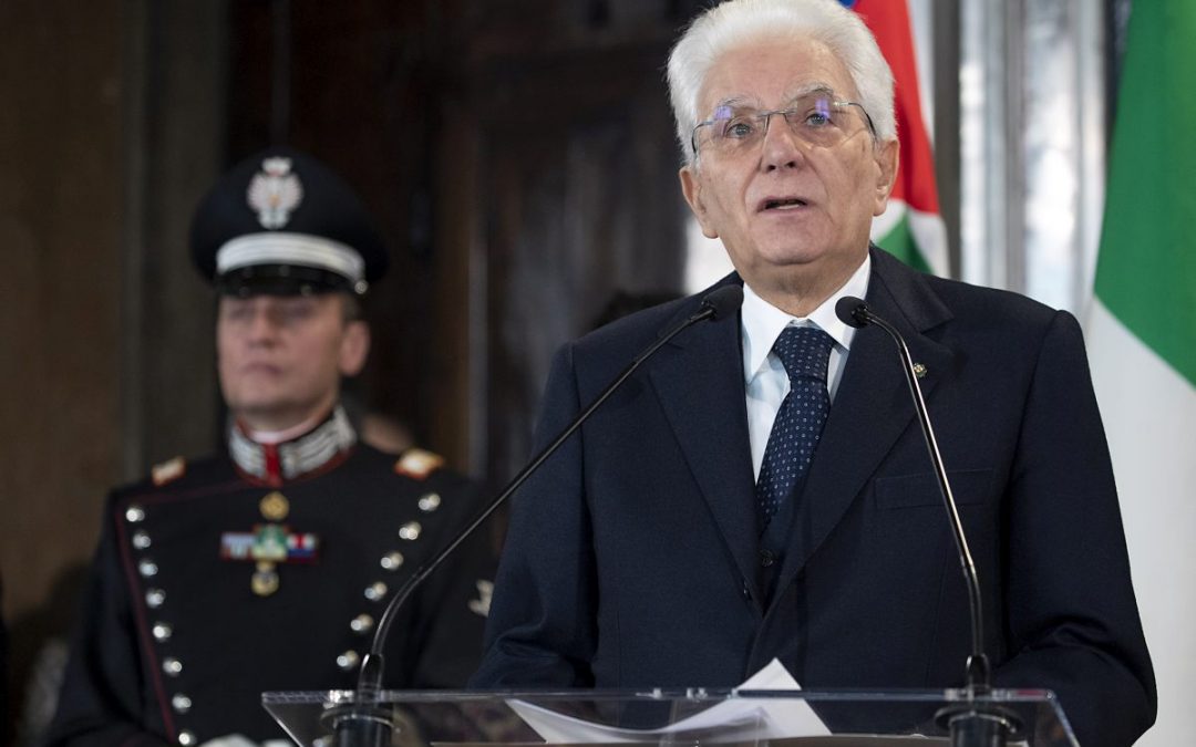 Mattarella “Il Tricolore ha sempre spinto gli italiani a risollevarsi”
