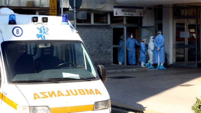 Tre dottoresse No-vax sospese al 118 di Catanzaro