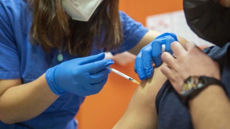 Vaccino, in Italia oltre 413 mila somministrazioni