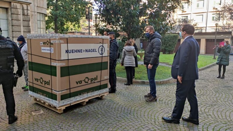 Coronavirus, mercoledì la consegna in Calabria di 24.100 dosi di vaccino Moderna 