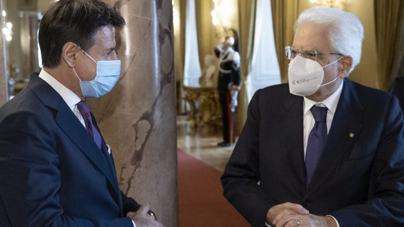 Governo: Conte ha rassegnato le dimissioni, al via le "consultazioni lampo" di Mattarella