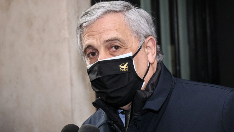Tajani “inseguono senatori FI, ma nessun rischio fughe”