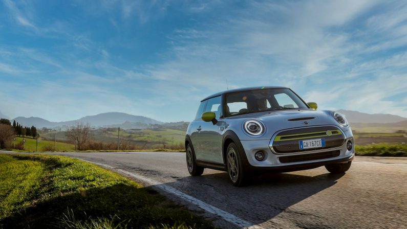 Mini lancia Cooper SE, per una mobilità a zero emissioni