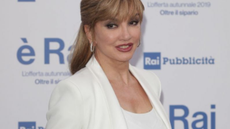 Torna “Il cantante mascherato”, Carlucci “Siamo Covid free”