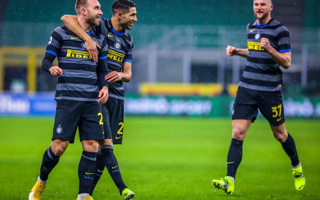 L’Inter travolge il Benevento e tiene il passo del Milan