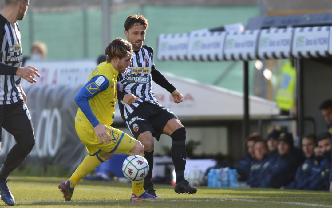 Alberto Gerbo con la maglia dell'Ascoli