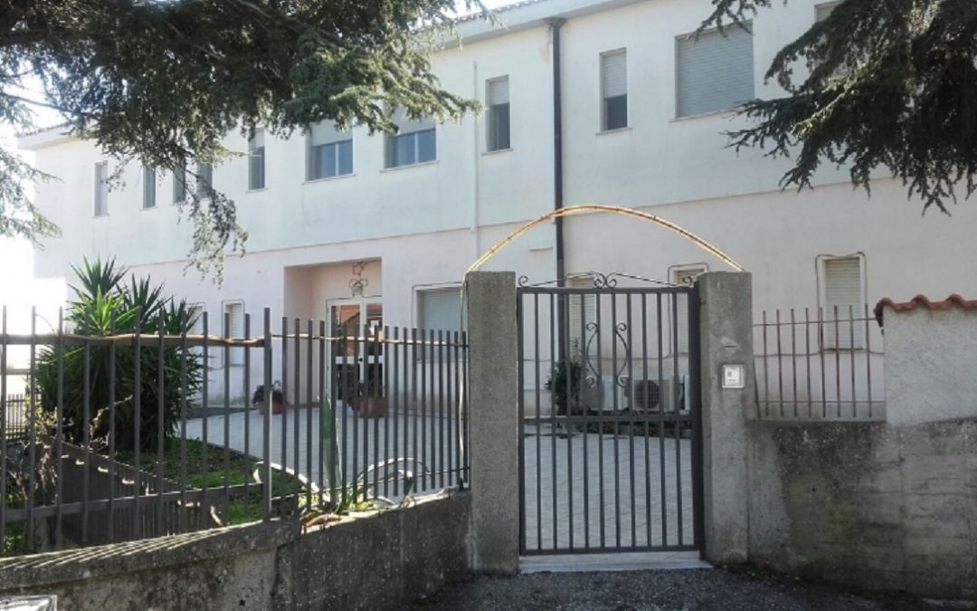 L'ingresso di "Villa Mariolina” a Montauro Superiore