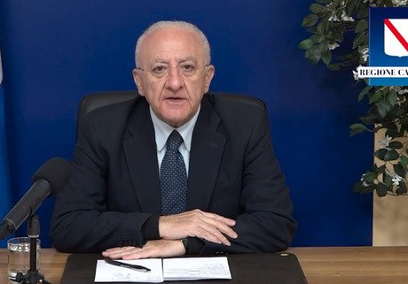 De Luca: se la situazione precipita a Capodanno chiudiamo tutto