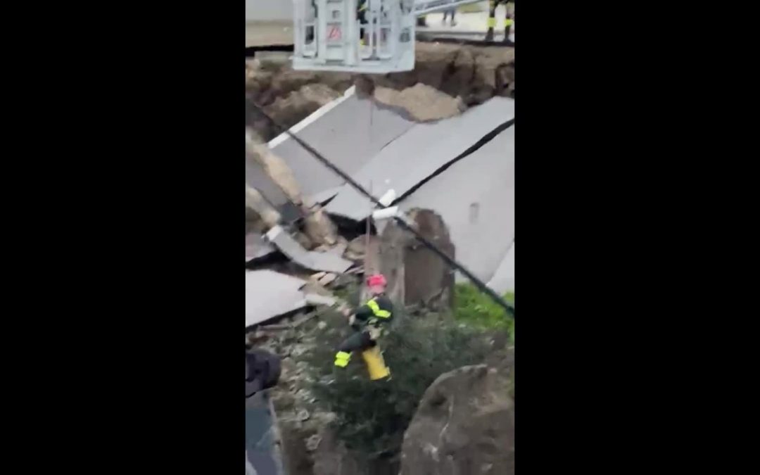 Voragine in parcheggio Ospedale del Mare a Napoli
