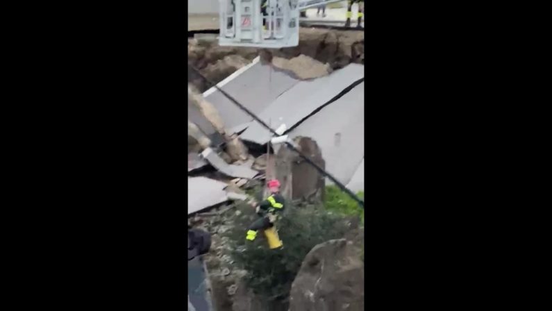Voragine in parcheggio Ospedale del Mare a Napoli